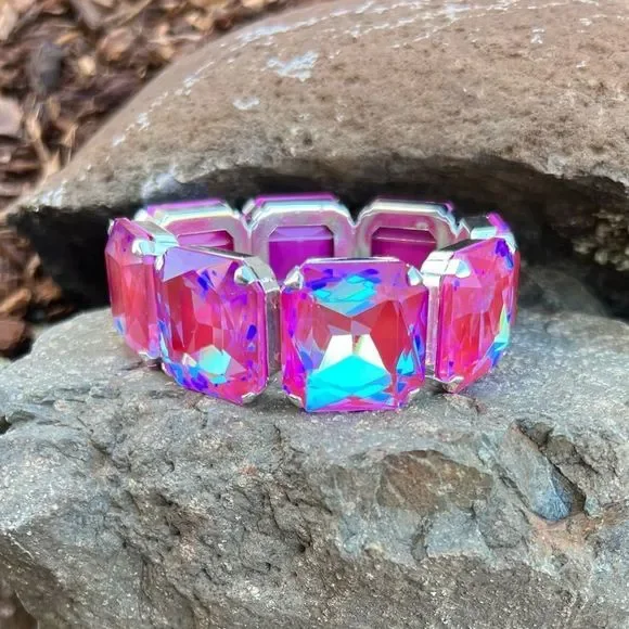 Handcrafted statement bracelet with large Swarovski crystals - Picture 3 of 10